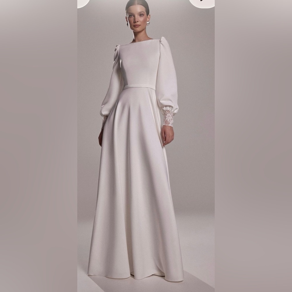 Unona Camalia A-Line Wedding Dress with Bishop Sleeves- Size 12 - New